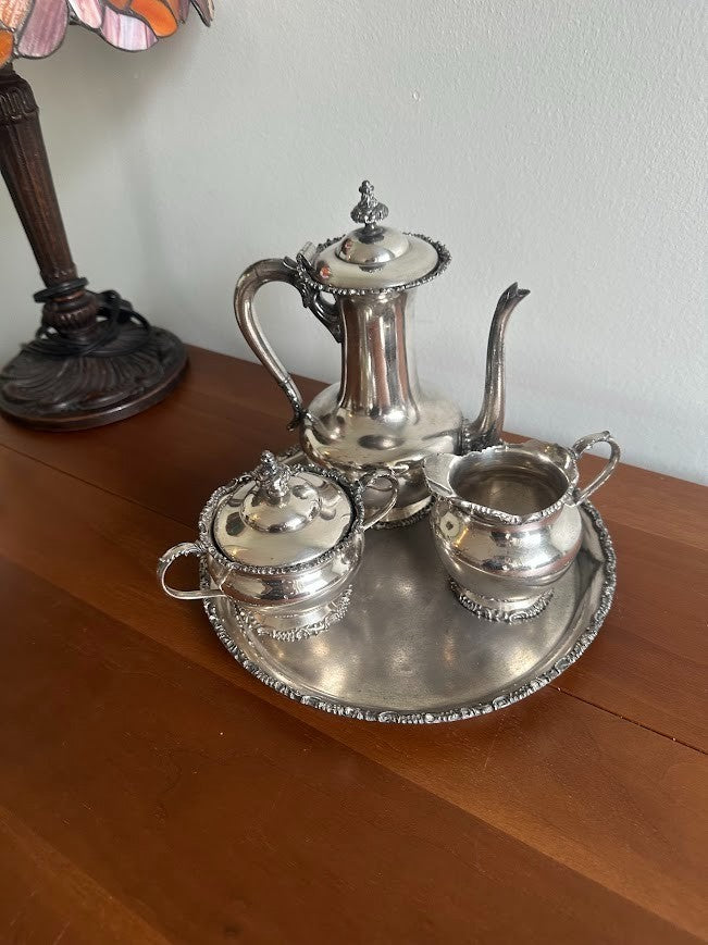 Antique Van Bergh Silver Plate Co. quadruple silverplate Set - Image 2
