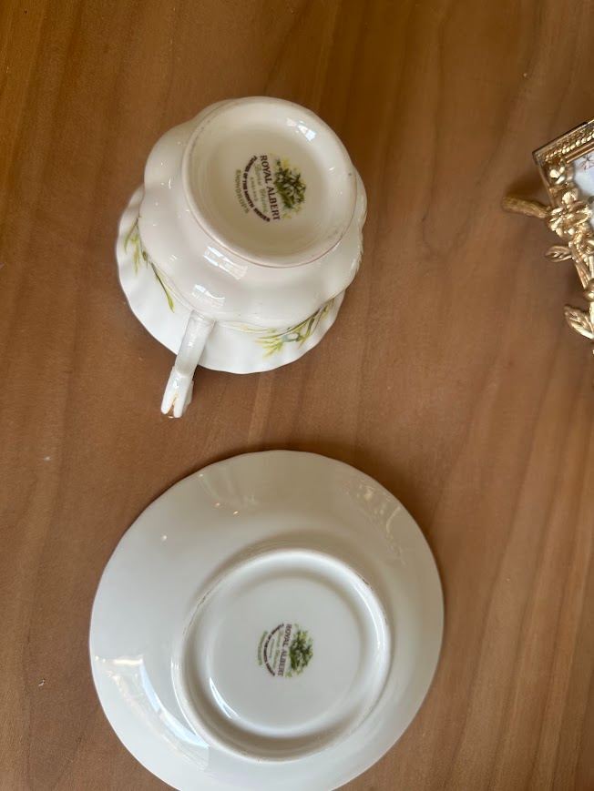 January Royal Albert Tea Cup & Saucer - Image 4