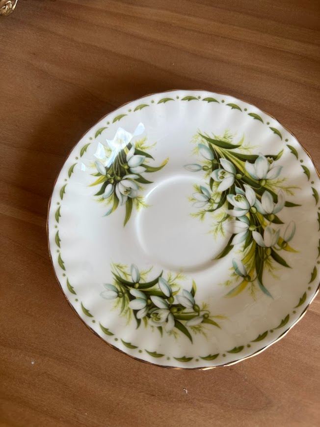 January Royal Albert Tea Cup & Saucer - Image 3