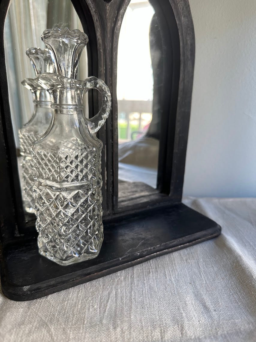 vintage Anchor Hocking Wexford clear pressed glass cruet with a matching stopper - Image 1