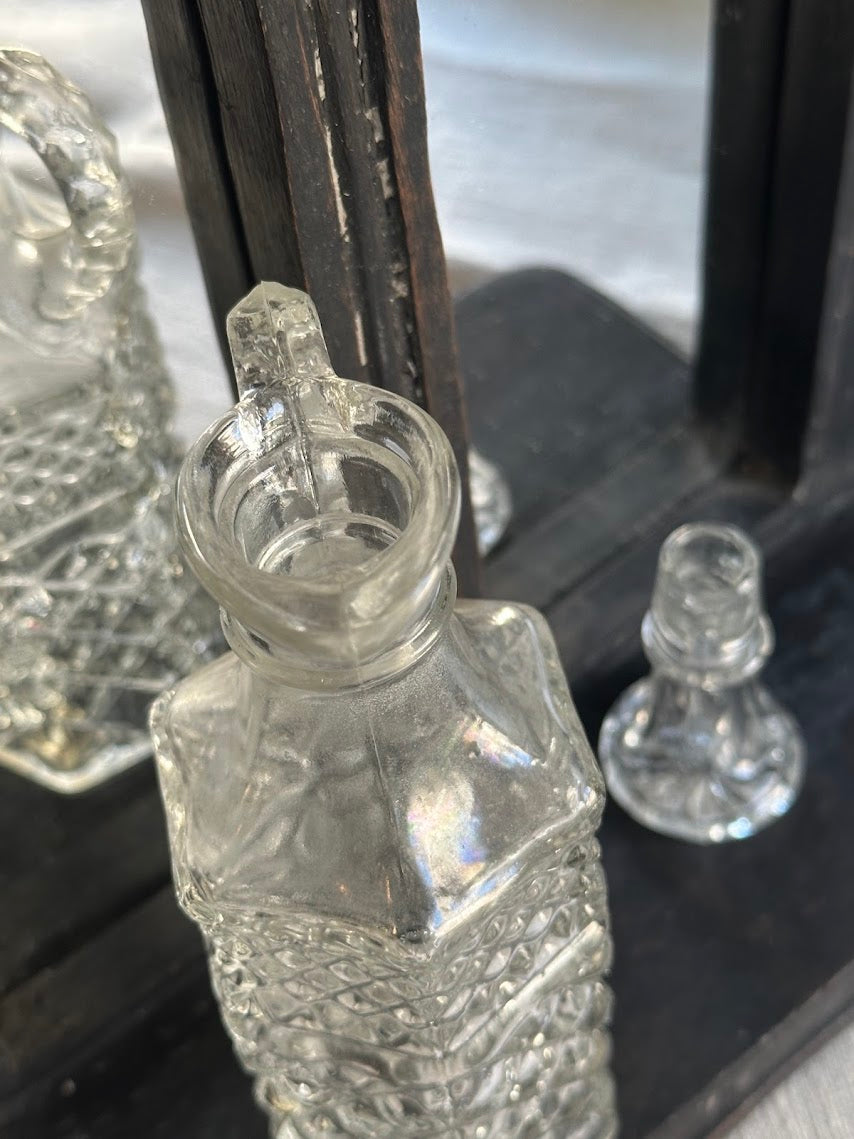vintage Anchor Hocking Wexford clear pressed glass cruet with a matching stopper - Image 5